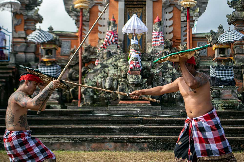 Tradisi Gebug Ende di daerah karangasem - Tepatnya di Pura Puseh Desa Seraya Dokumentasi dari @balikami