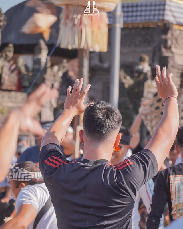 Tradisi unik dari masyarakat Desa Kapal Kabupaten Badung SIAT TIPAT,Dukumentasi dari @balikami