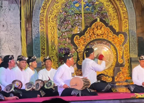 LOMBA BALEGANJUR BEBARONGAN SE-BALI
No Undi 03