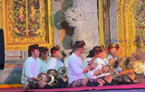 LOMBA BALEGANJUR BEBARONGAN SE-BALI
No Undi 06