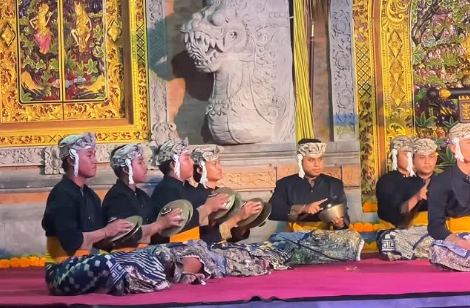 LOMBA BALEGANJUR BEBARONGAN SE-BALI
No Undi 07