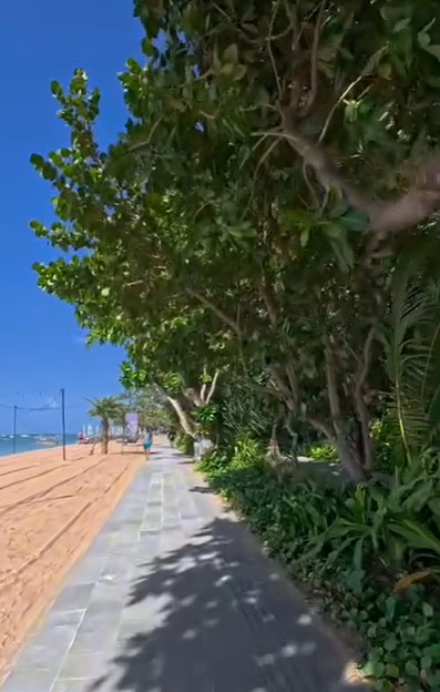 area pedestrian rindang untuk jogging di Sanur