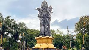 Patung Catur Muka Denpasar -(Empat Wajah) di persimpangan Titik Nol Kota Denpasar.