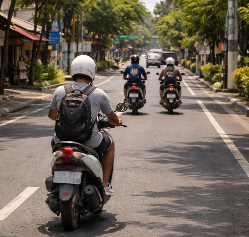 Suasana Jl. Tukad Pakerisan Panjer Denpasar dengan lampu merah baru