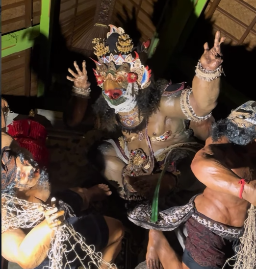 Ogoh-Ogoh Kurma Samudra Kala Caka 1948 karya ST Surya Kencana di Br Padang Bali Dalung Kuta Utara dengan tema kura-kura kosmis dan samudra