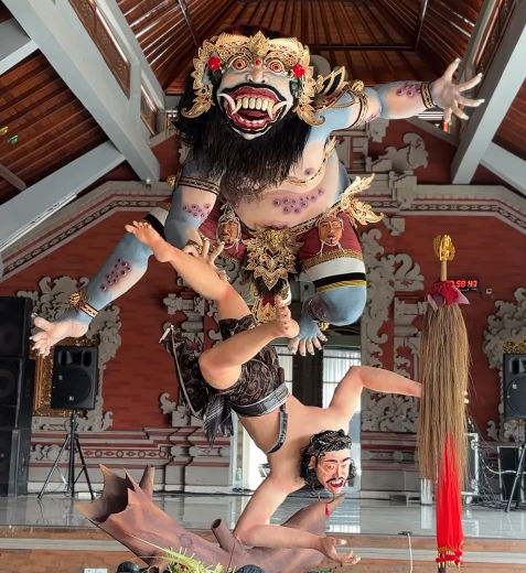 Suasana penilaian Ogoh-Ogoh Zona 3 Kabupaten Badung 2026 di Banjar Dangin Pangkung Desa Adat Kekeran Mengwi