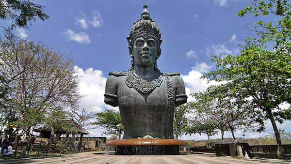 Patung Dewa Wisnu Bali megah di kawasan Garuda Wisnu Kencana