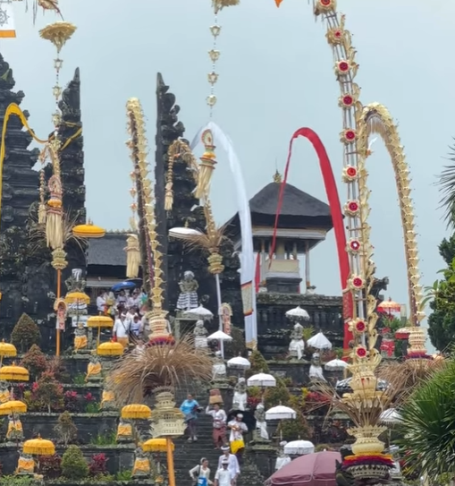 Suasana Pura Besakih hari ini